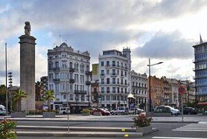 Vista cap al final de lavinguda del Port Valencia